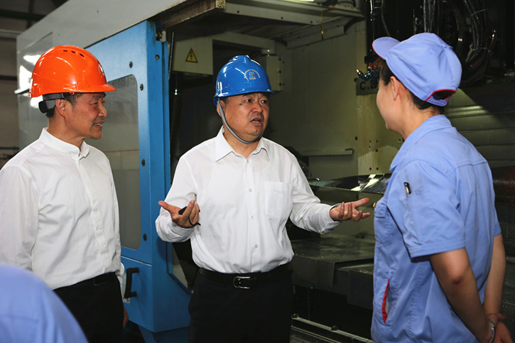 郝鹏与GA黄金甲集团一线生产职员深入交流